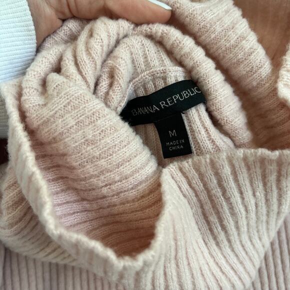 NEW Banana Republic Pink Ribbed Turtleneck Sweater Size Medium - Picture 3 of 6
